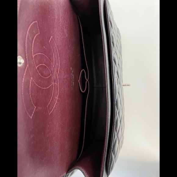 CHANEL CLASSIC MAXI DOUBLE FLAP HANDBAG - Picture 4 of 9